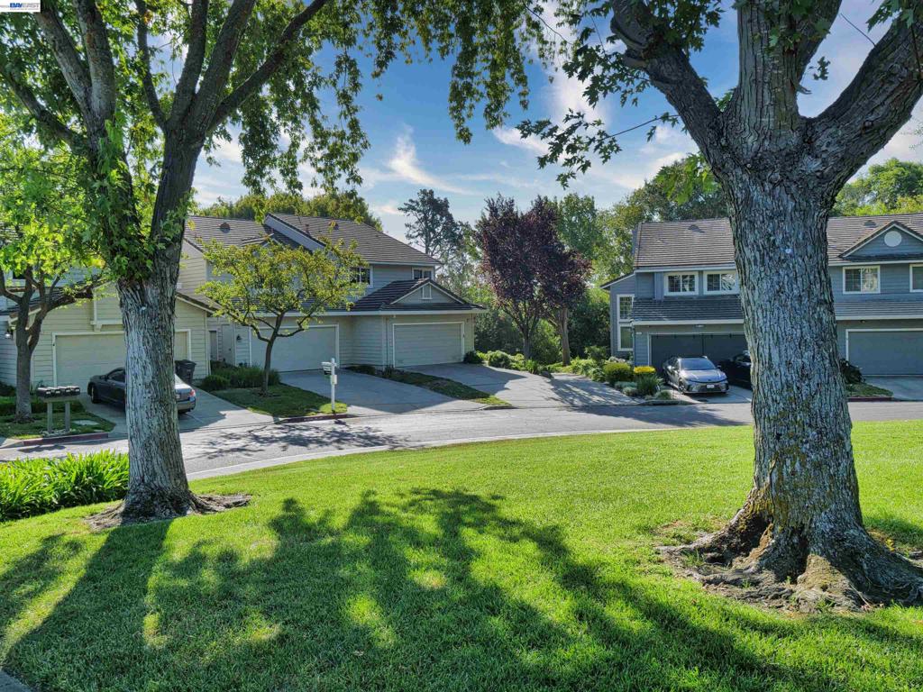 7445 Rolling Hills Cir
