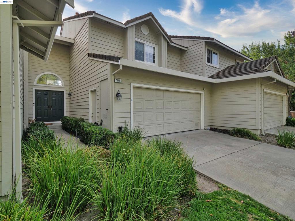 7445 Rolling Hills Cir