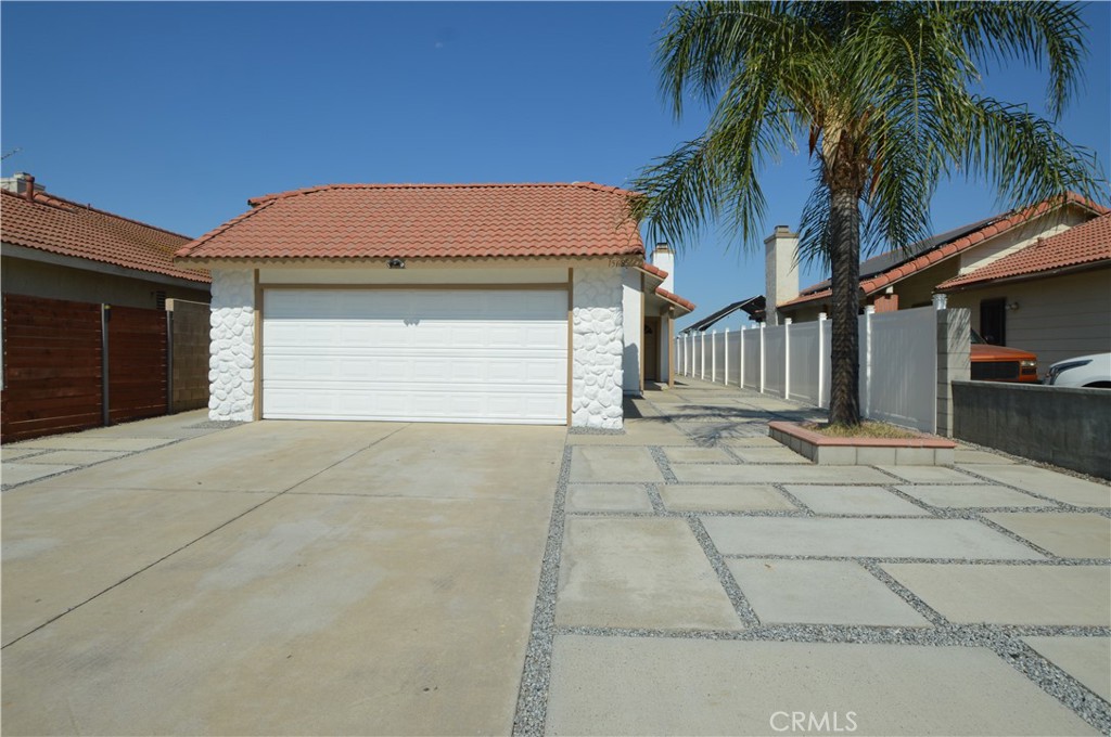 Welcome to 15685 Nadia Street. This fully remodeled 4-bedroom, 2-bathroom home is move-in ready and packed with upgrades. Enjoy a brand-new kitchen cabinets with countertop and backsplash, has a pantry for additional storage, remodeled bathrooms, new dual-pane windows, brand-new blinds (included), brand new microwave and dishwasher, fresh paint inside and out, and a cozy gas chimney. The primary bedroom features a private entrance—ideal for rental income, Airbnb, or extended family. The backyard offers low-maintenance gravel, cement, and a built-in bar—perfect for entertaining. Includes a 2-car garage with laundry hookups and potential to convert to an ADU or add a unit in the back (buyer to verify with city).
Located near schools, parks, shopping, dining, and easy freeway access. Minutes from Moreno Valley Mall, Box Springs trails, and Lake Perris.
This home qualifies for 3% down with no mortgage insurance (MI). Don’t miss this clean, updated, and ready-to-move-in gem!