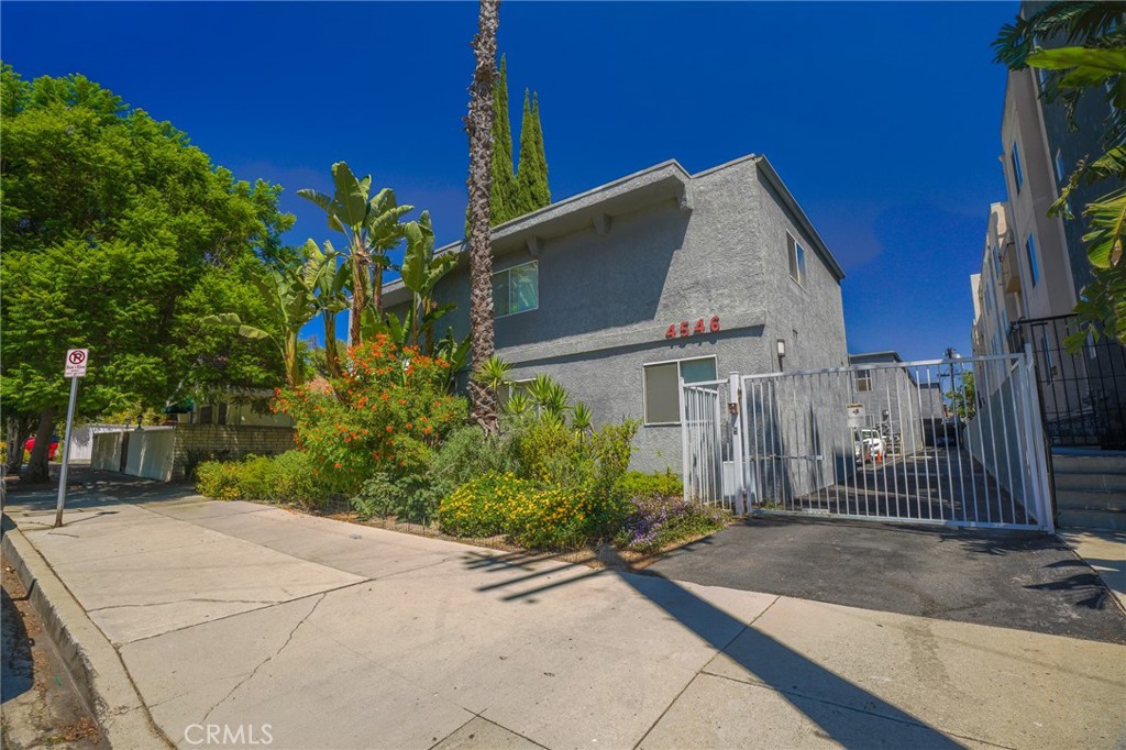 Welcome to this inviting one-bedroom, one-bathroom unit located in the heart of Sherman Oaks. This unit offers a spacious open floor plan with recessed lighting and beautiful wood flooring throughout, creating a warm and modern feel. The kitchen features ample cabinet space, sleek countertops, and stainless steel appliances. The generously sized bedroom includes a mirrored closet with plenty of storage, while the full bathroom adds both comfort and convenience. Large windows throughout allow for natural light, enhancing the bright and airy atmosphere. Situated in a desirable Sherman Oaks neighborhood, this unit places you close to shopping, dining, entertainment, and easy freeway access.