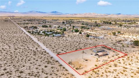 Photo of 9125 Visalia Avenue, Lucerne Valley, CA 92356 (MLS # HD25129211)
