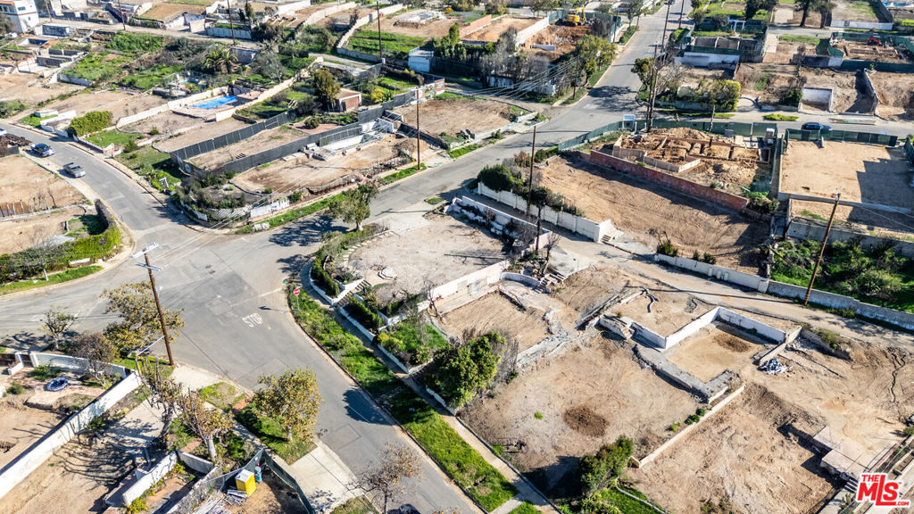 Properties 4 588 Radcliffe Avenue