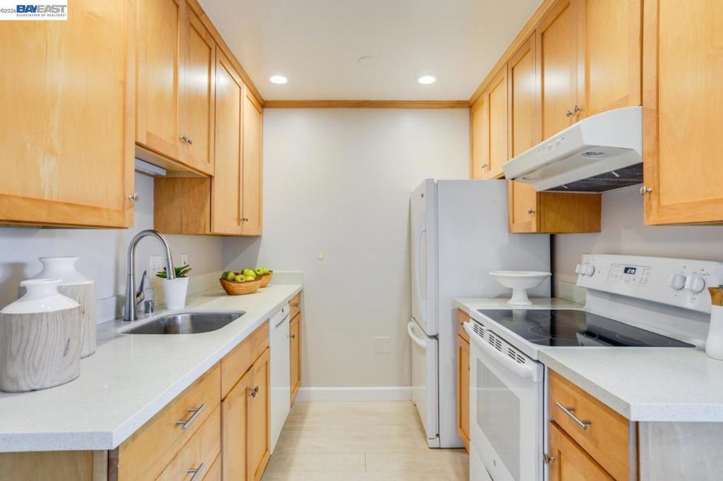 1458 Hudson Street 107