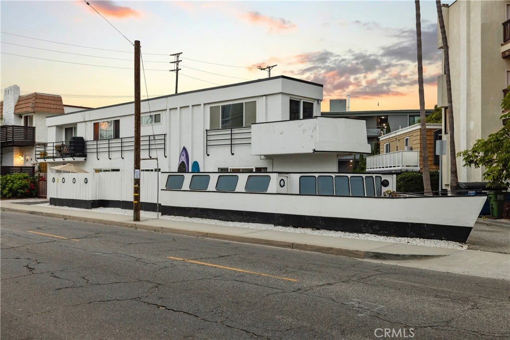 3906 Pacific Avenue