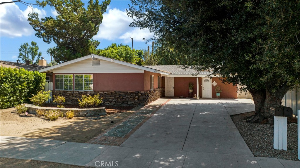 FANTASTIC WEST HILLS HOME WITH ADU! MAIN HOME OFFERS 3 BEDROOMS, 2 BATH, DINING ROOM LIVING ROOM COMBO WITH FRENCH DOORS THAT LEAD YOU OUT TO AN OVERSIZED PRIVATE BACKYARD, PERFECT FOR ENTERTAINMENT OR YOU CAN EXPAND THE HOME AND ADD ON MORE LIVING SPACE., CENTRAL AC/HEAT, NEW ROOF INSTALLED IN 2020, PLUS PROPERTY OFFERS AN INCOME PRODUCING ADU WITH ITS OWN SEPARATE ADDRESS, ADU HAS AN APPROXIMATE SQFT OF 440, COMES WITH ITS OWN WASHER AND DRYER INCLUDED, MINI SPLIT AC/HEAT, SEPARATE POWER METER. LOCATED IN A CENTRALLY QUIET AREA OF WEST HILLS, CLOSE TO ALL.