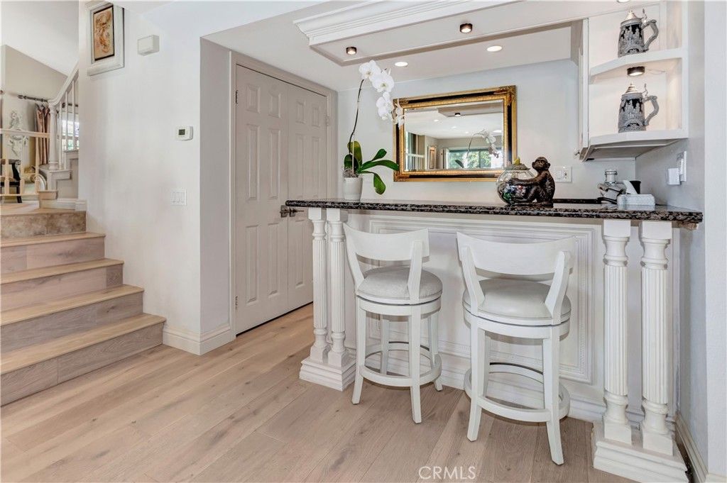 listing image 130724616340550105184