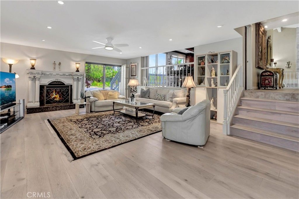 listing image 130725665437181963272