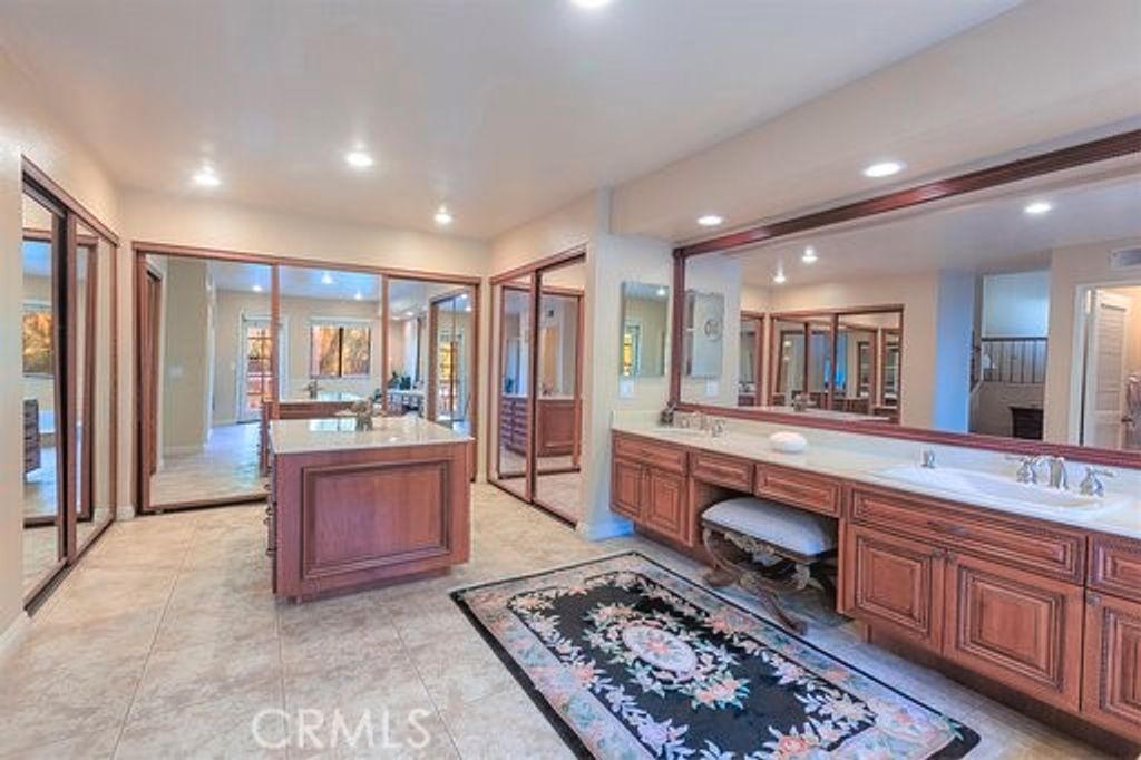 listing image 130725640332754558140