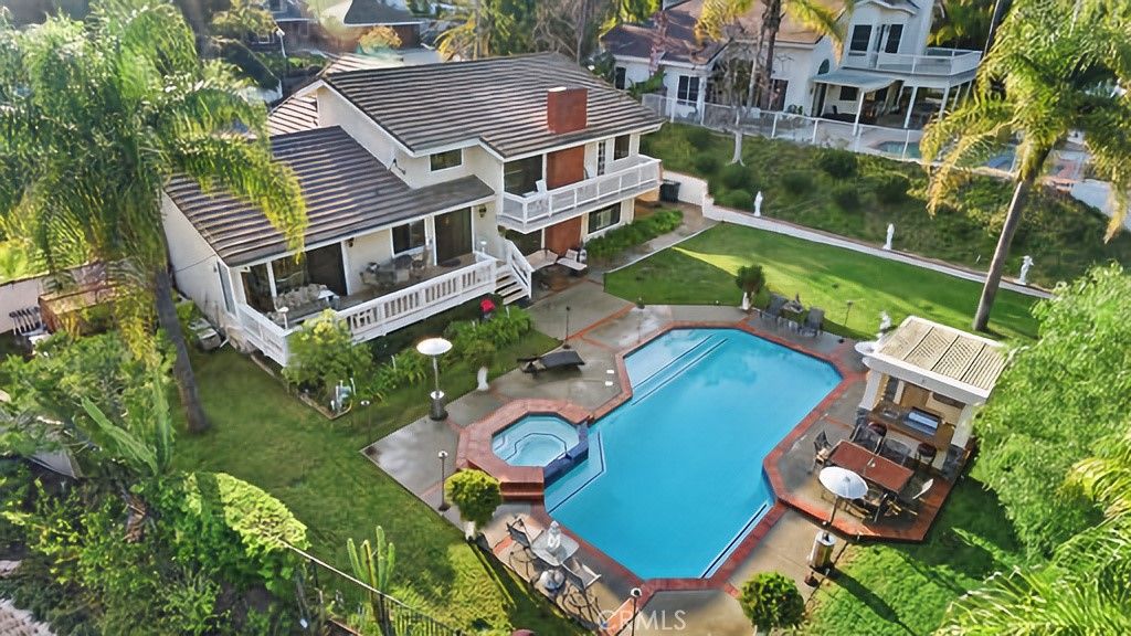 listing image 130728007086775672643