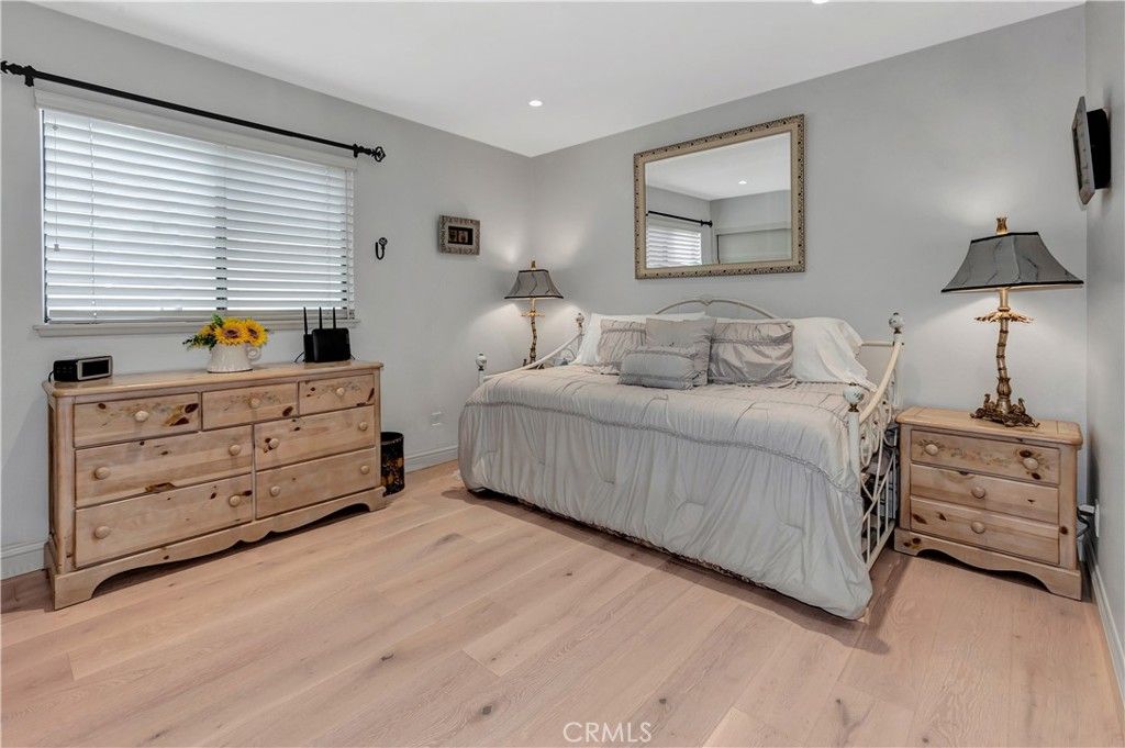 listing image 130725413114093771948