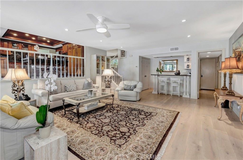 listing image 130723105121000270910
