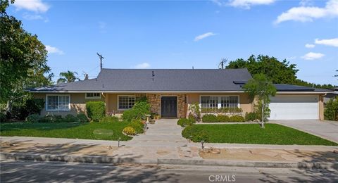 Photo of 5341 Dubois Avenue, Woodland Hills, CA 91367 (MLS # SR25219558)