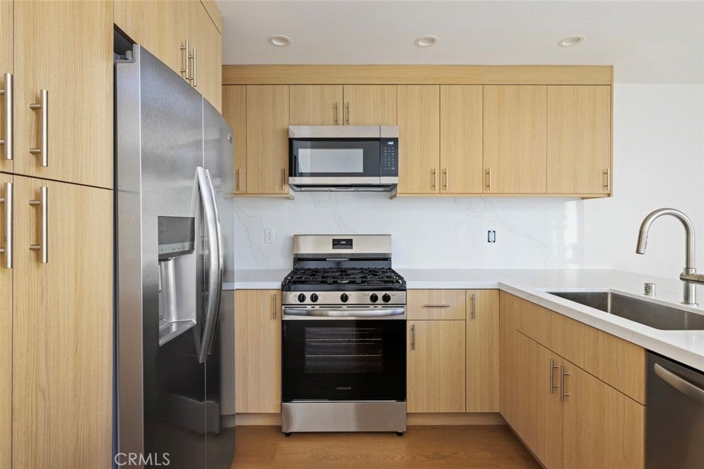 1007 S. Catalina Avenue 106