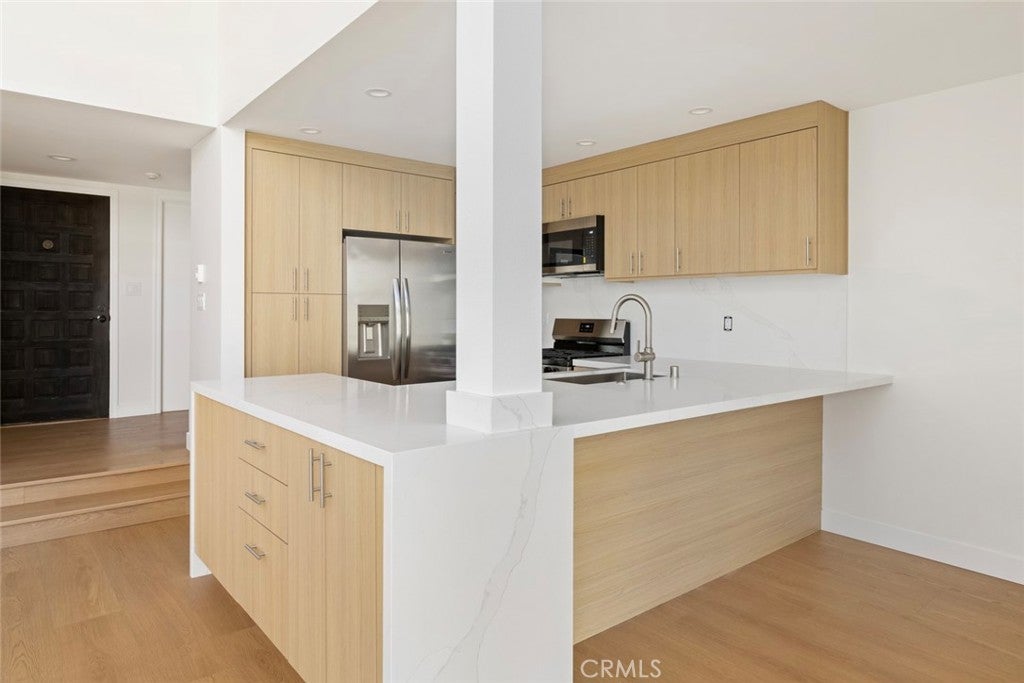 1007 S. Catalina Avenue 106