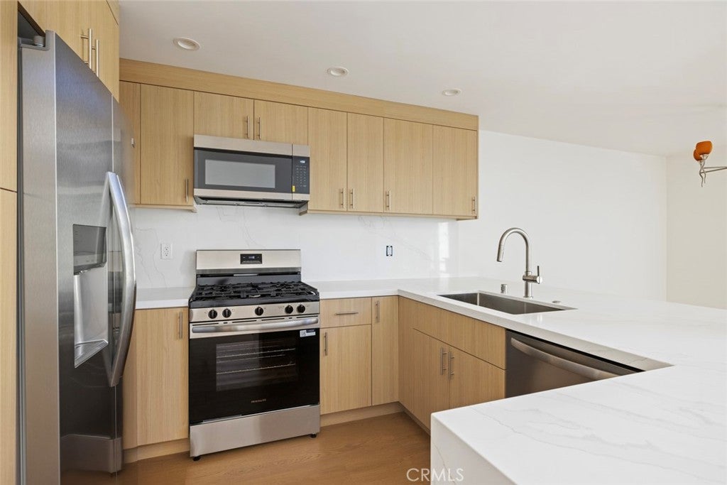 1007 S. Catalina Avenue 106