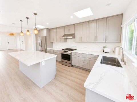 Photo of 1636 Courtney Avenue, Los Angeles, CA 90046 (MLS # 26848113)