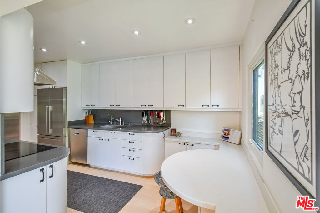 289 S Barrington Avenue A211