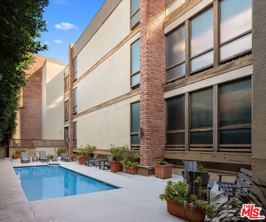 141 S Linden Drive 204