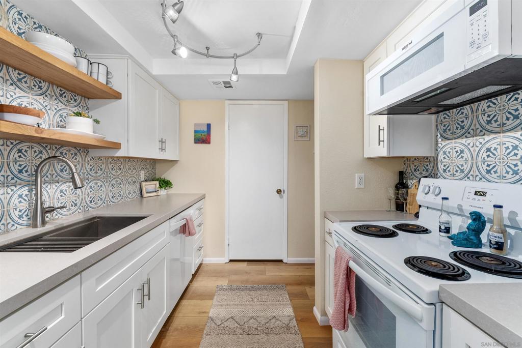 La Costa - Residential