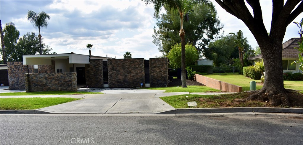 1156 Lyndhurst Drive