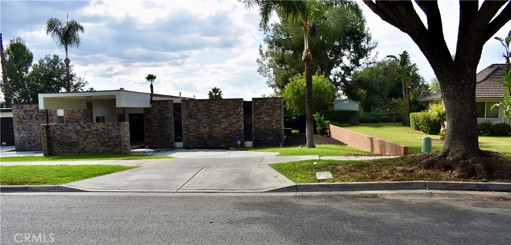 1156 Lyndhurst Drive