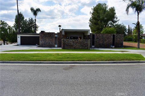 Photo of 1156 Lyndhurst Drive, Riverside, CA 92507 (MLS # CV26074974)