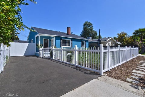 Photo of 5724 Halbrent Avenue, Sherman Oaks, CA 91411 (MLS # SR26221584)