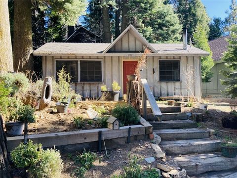 Photo of 959 Kuffel Canyon, Lake Arrowhead, CA 92385 (MLS # IG26053753)