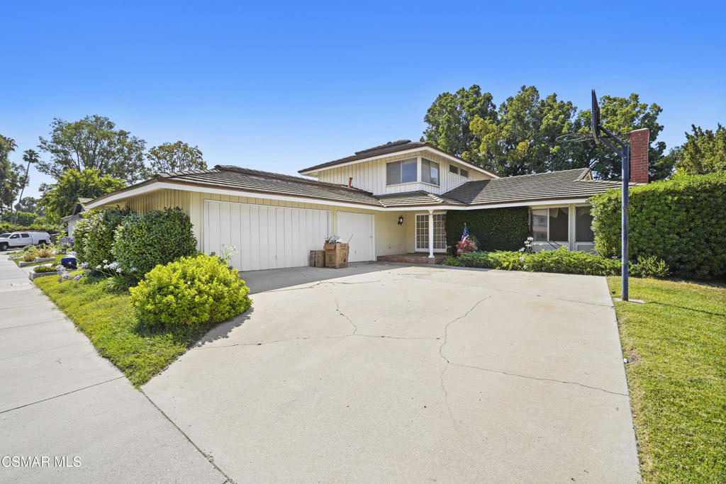 Prime Fixer opportunity with a large lot in First Neighborhood on a culdesac/greenbelt. With top Neighborhood comps ranging from $2,350,000-$3,000,000 there is a big upside opportunity to flip or build your dream home with equity. This must be a cash sale due to property condition. There are termites and mold in the property. This home has great potential in a great neighborhood.