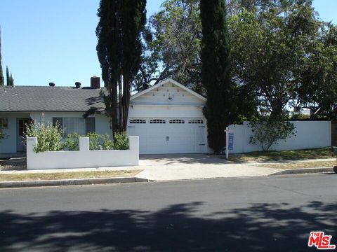 Photo of 6721 Melba Avenue, West Hills, CA 91307 (MLS # 26837843)