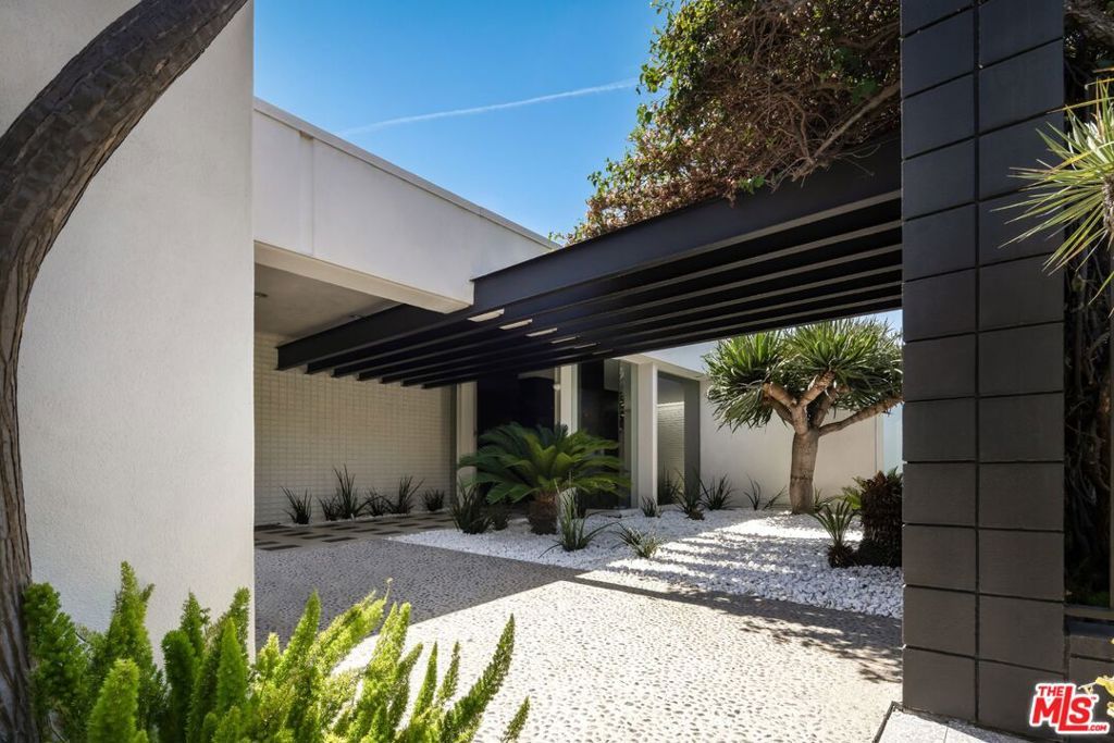 Photo of 1012 Wallace Rdg, Beverly Hills, CA 90210 (MLS # 24445631)