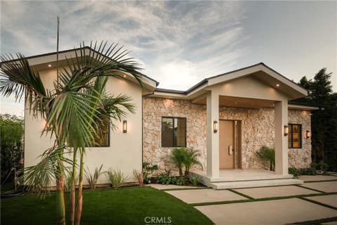 Photo of 14800 Mccormick St, Sherman Oaks, CA 91411 (MLS # SR26176265)