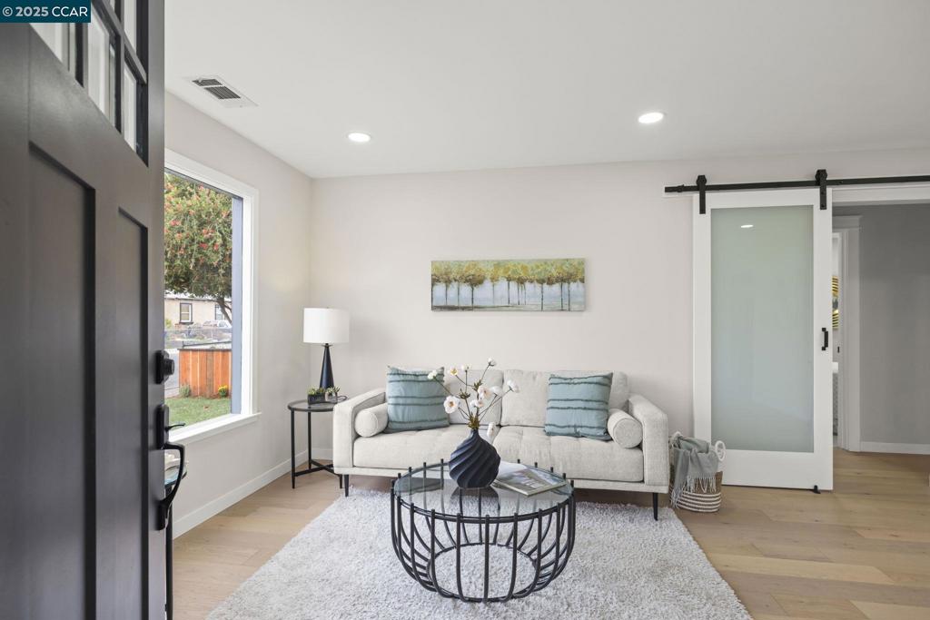 ROLLINGWOOD - Residential