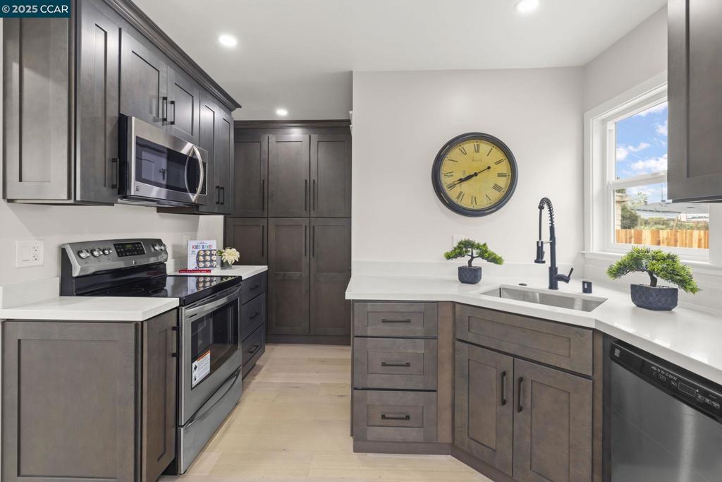 ROLLINGWOOD - Residential