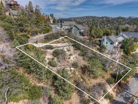 Photo of 841 Madera Lane, Lake Arrowhead, CA 92352 (MLS # IG25040343)