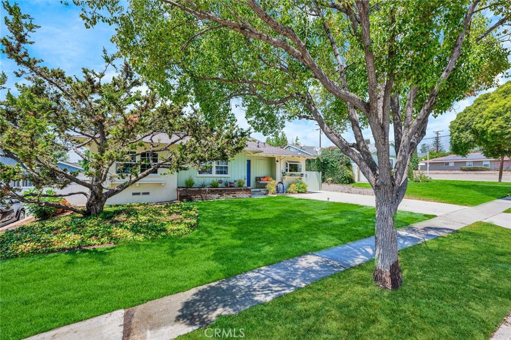 Are you looking for a great home in a good neighborhood. A home that comes with a basketball hoop, a large pool and a covered patio surrounded by great schools. This is the home for you. Newly remodeled with new floors throughout. Come see it in person and learn the features and upgrades.