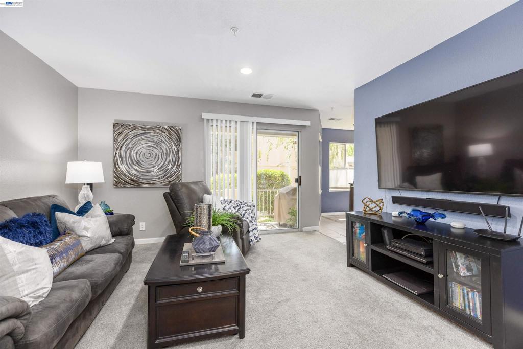 4671 4671 Laurie Cmn 105