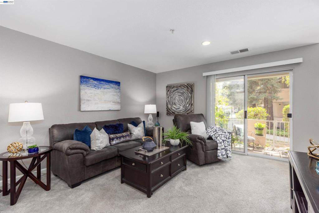 4671 4671 Laurie Cmn 105