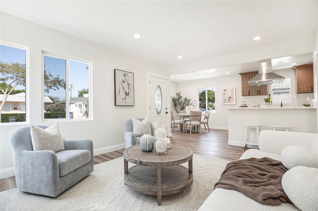 Photo of 4250 McConnell Boulevard, Los Angeles, CA 90066 (MLS # GD25182728)