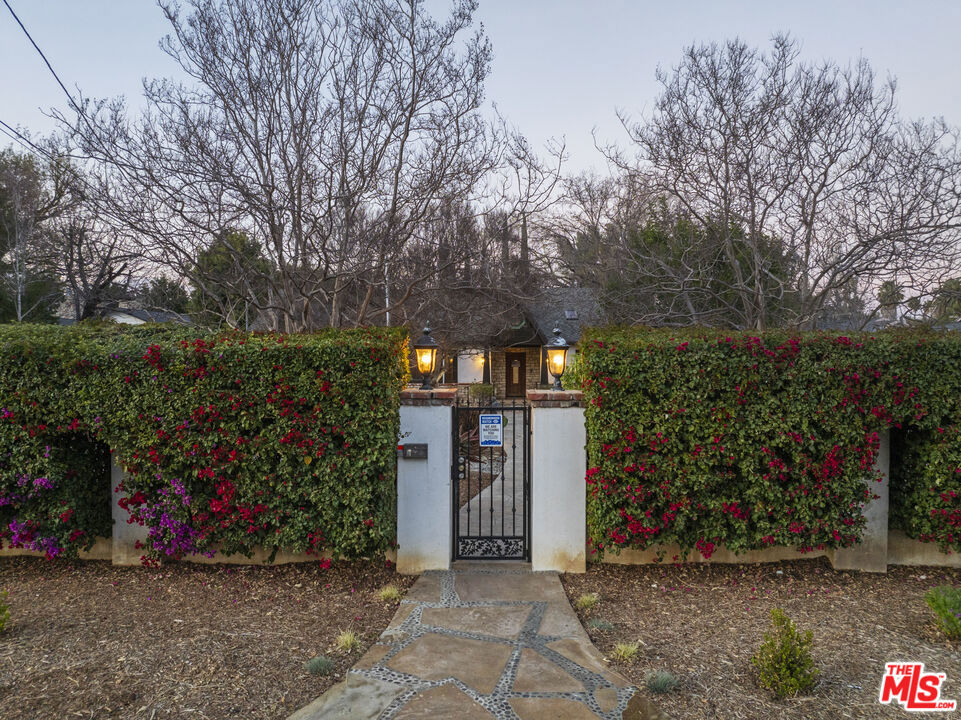 Properties 1 22651 Calvert Street