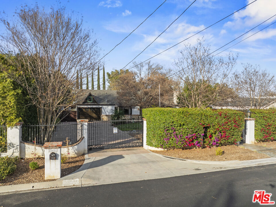 Properties 2 22651 Calvert Street