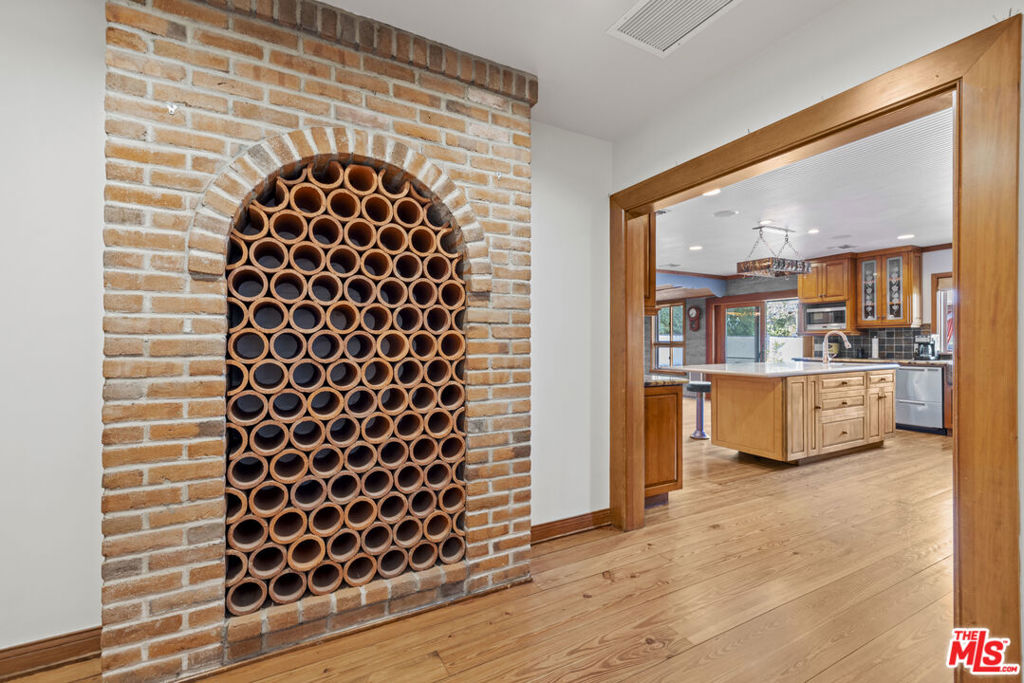 Properties 4 22651 Calvert Street
