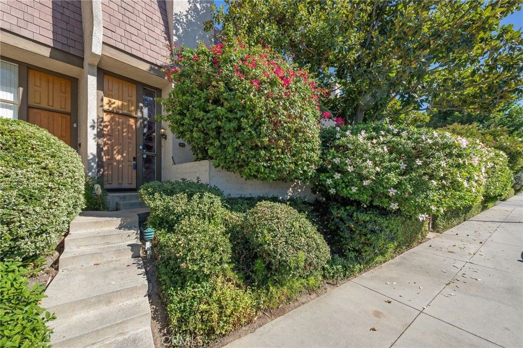 Photo of 9000 Vanalden Avenue #200, Northridge, CA 91324 (MLS # SR25237524)