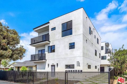 Photo of 4703 Saturn Street, Los Angeles, CA 90019 (MLS # 26640989)