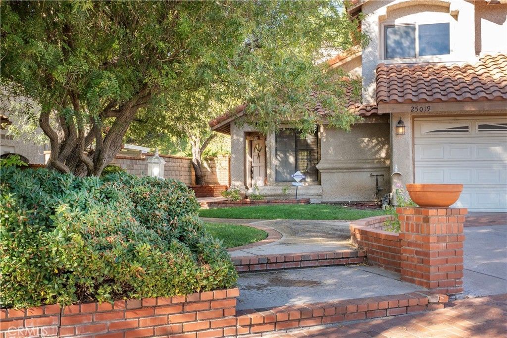 Photo of 25019 Coriander Ct, Stevenson Ranch, CA 91381 (MLS # SR25245211)