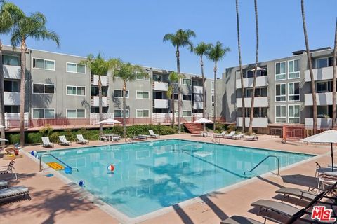 Photo of 4915 Tyrone Avenue #102, Sherman Oaks, CA 91423 (MLS # 25594451)