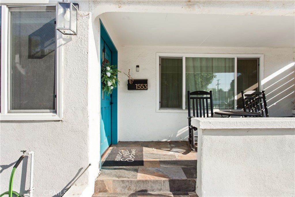 1553 W 60th Place