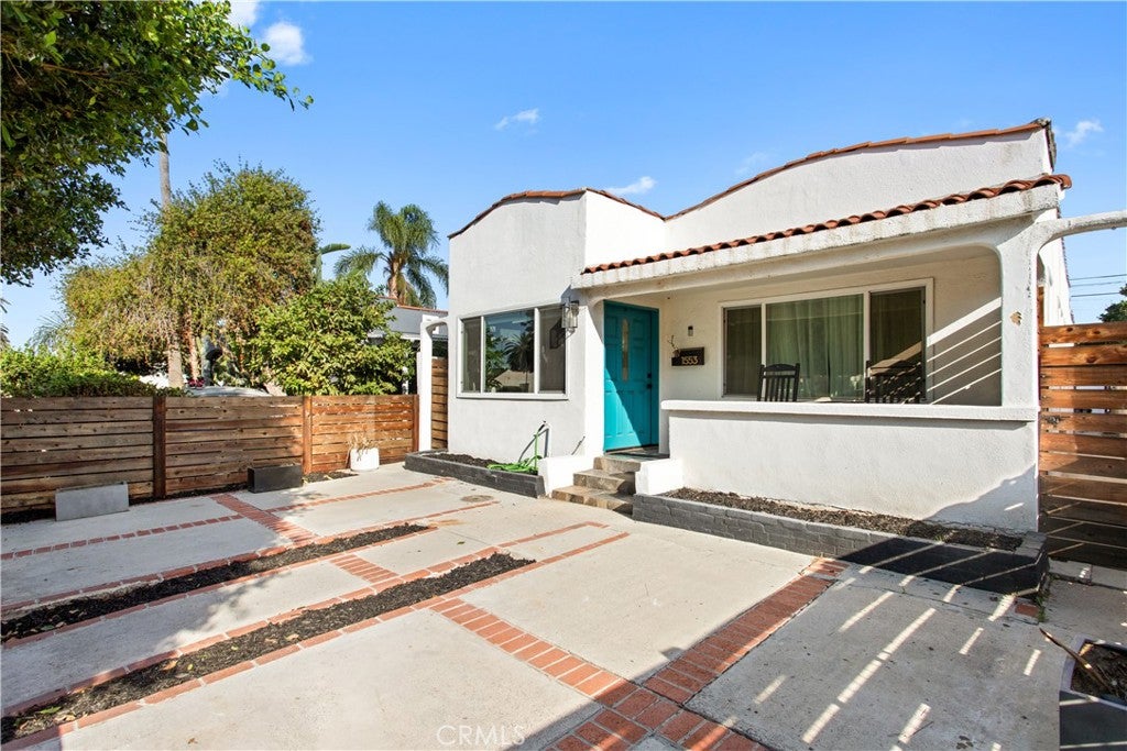 1553 W 60th Place