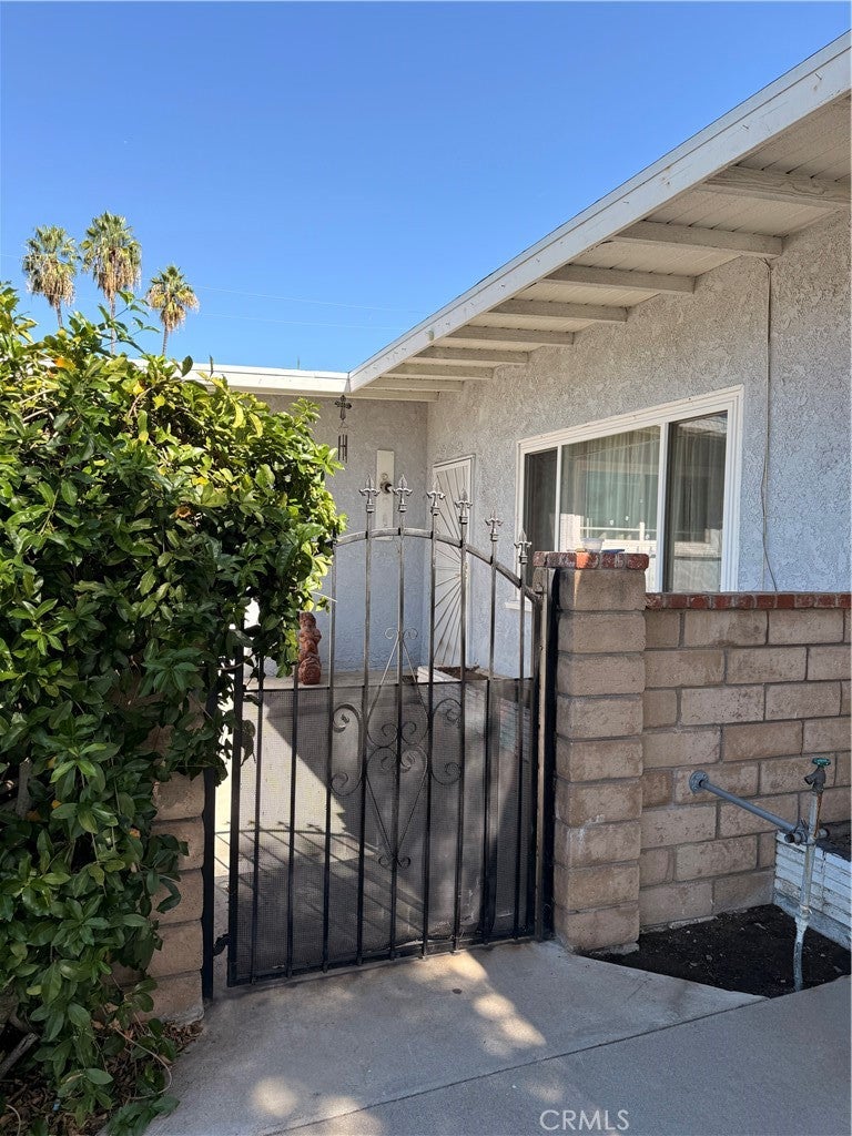 837 W Hollyvale
