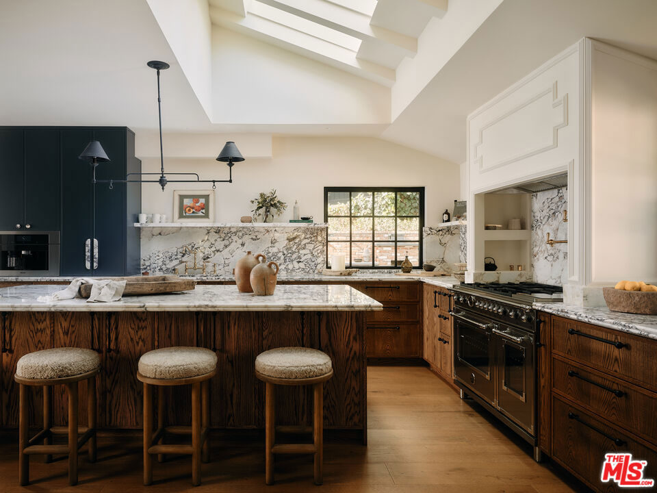 1524 Sunset Plaza Drive